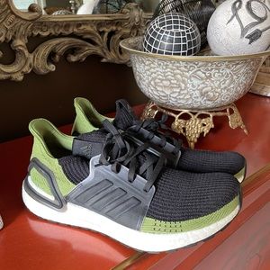 Adidas Ultra Boost size 8.5 Sneakers